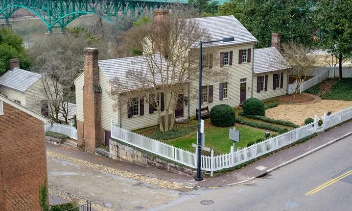 Self-Guided Scavenger Hunt: Knoxville's Perfect Blend