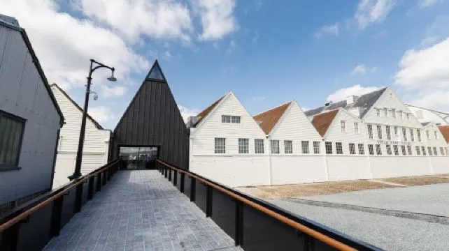 The Historic Dockyard Chatham Official Call the Midwife Locations Tour Adult