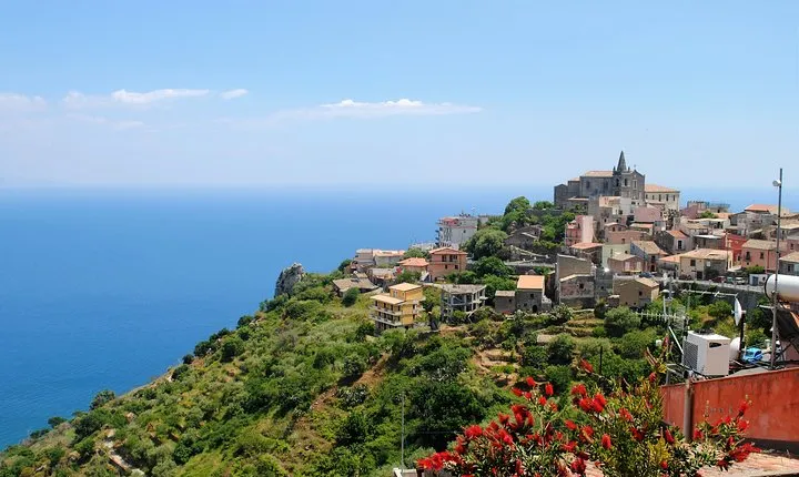 Private and Guided Godfather Tour from Taormina with Lunch