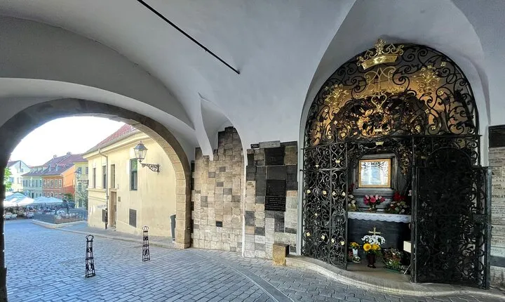 Zagreb Small Group Walking Tour with WW2 Tunnels & Funicular Ride