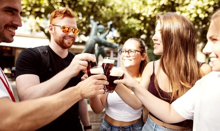 Brewery Tour Düsseldorf in English (inc. 3 beer)