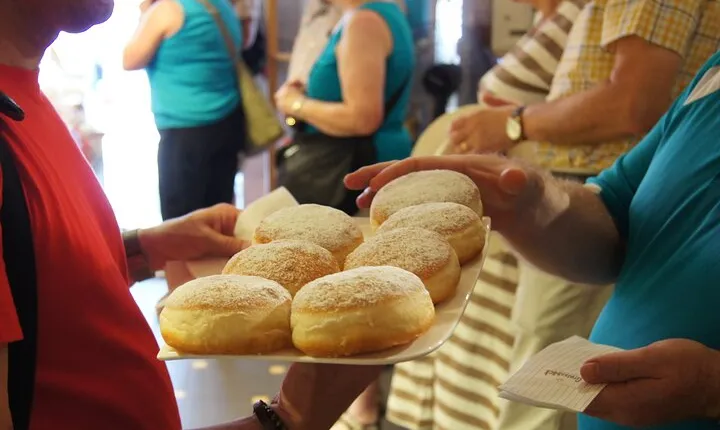 Vienna Dessert Tour: Homemade Cakes, Strudels & Hidden Caffes