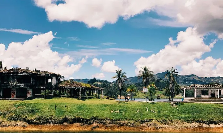 Guatapé Tour: Piedra del Peñol with Boat Tour, Breakfast, Lunch
