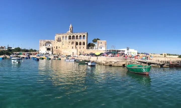 Polignano a Mare boat tour emotions, caves, diving and appetizers