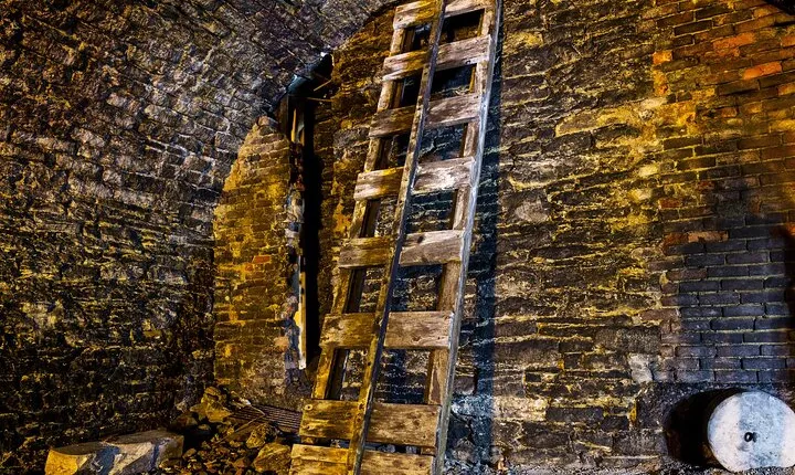Hidden Brewery Caverns Tour in Cincinnati with Beer Tasting