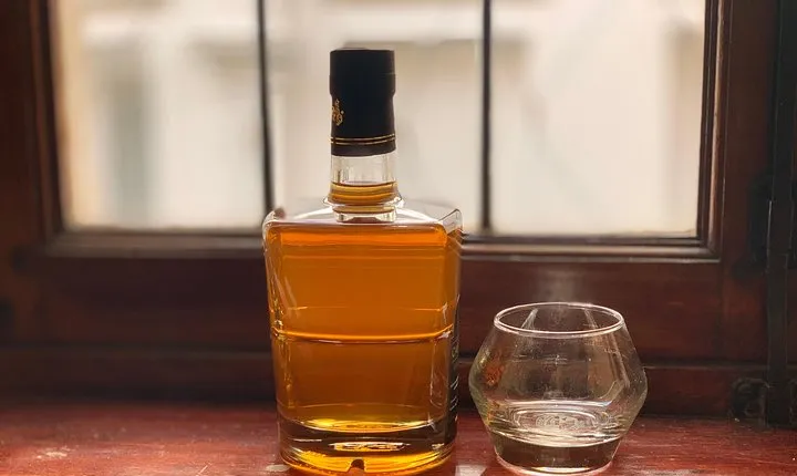 Brussels Chocolate Beer Waffle and Belgian Whiskey All-in-One (Small Group) Tour