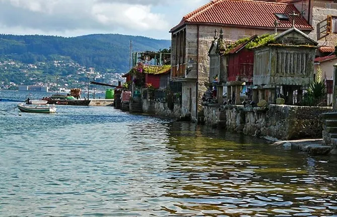 Excursion to Rias Baixas (Boat with mussels and wine)