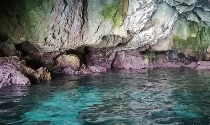 Boat tour of Ortigia, sea caves, Pillirina and snorkeling 