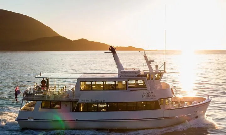 Premium Milford Sound Small Group Tour & Cruise from Queenstown