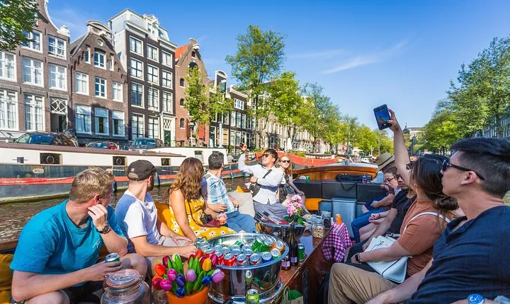 All-Inclusive Amsterdam Canal Cruise with drinks and Dutch Bites!
