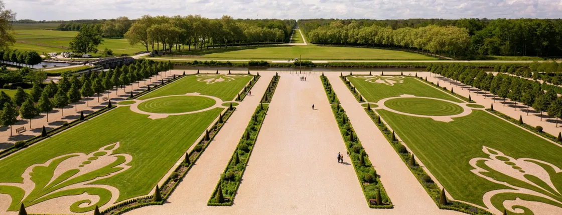 Day Tour of Chambord and Chenonceau with Private Lunch from Amboise