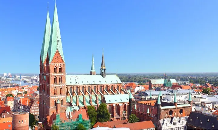Lübeck Scavenger Hunt and Highlights Self-Guided Tour