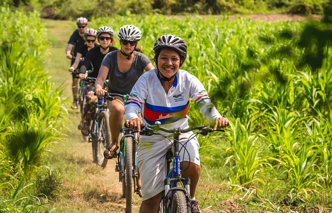 Guided Bike Tour with Lunch in Islands of the Mekong from Phnom Penh