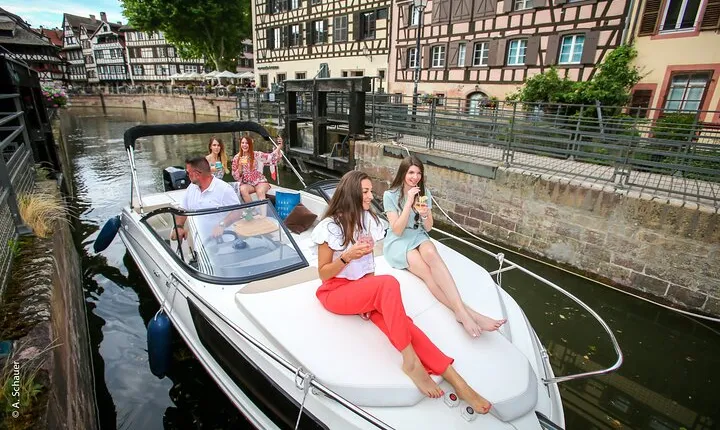BOAT ALSACE Visit Strasbourg in a private boat + Captain