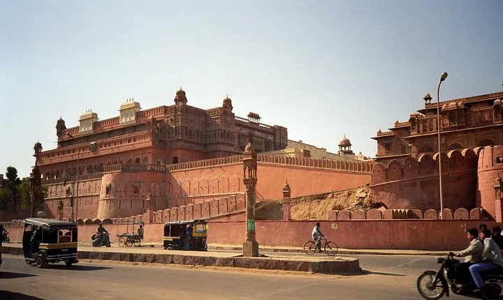 Bikaner Heritage Walking Tour with Private Transfer