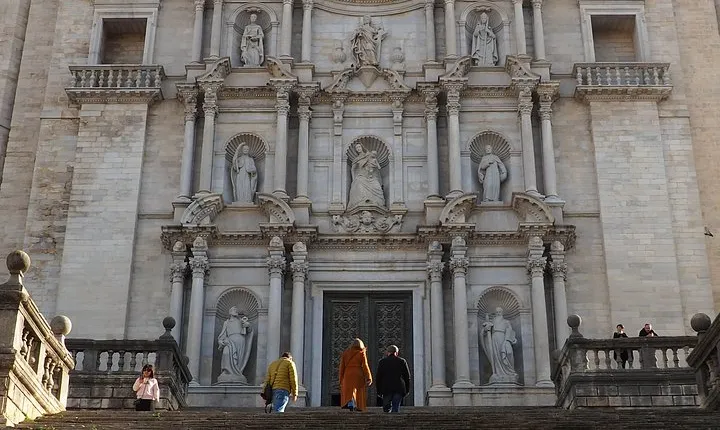 Girona History, Legends, and Food Walking Tour with food tasting