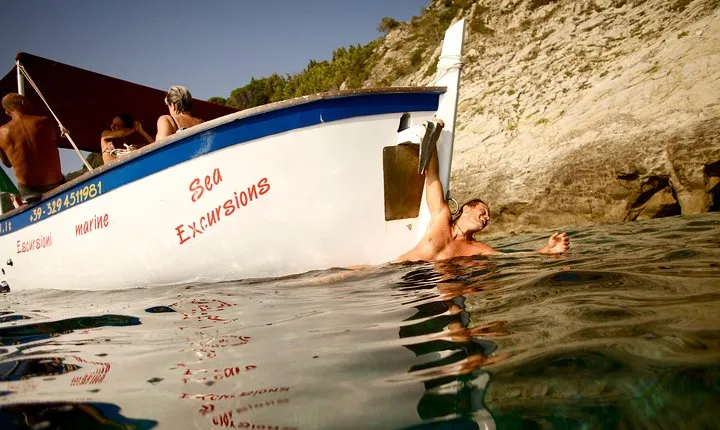 Morning Boat Tour to Cinque Terre with breakfast and brunch