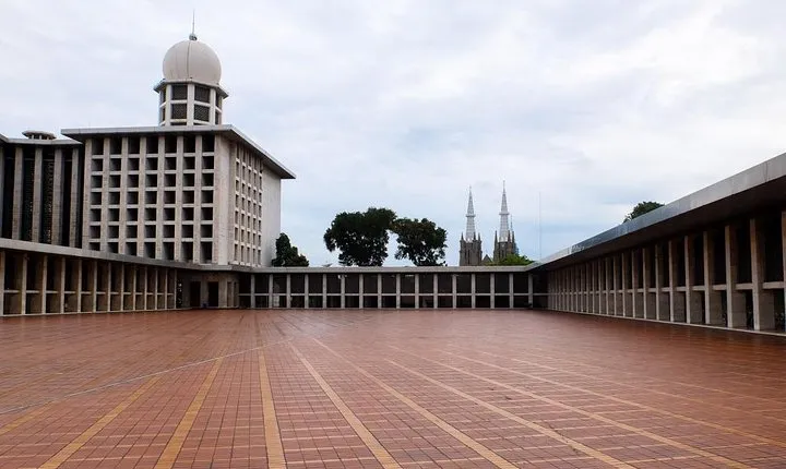 Private FullDay Jakarta Wonderfull Tour with Lunch & Souvenir