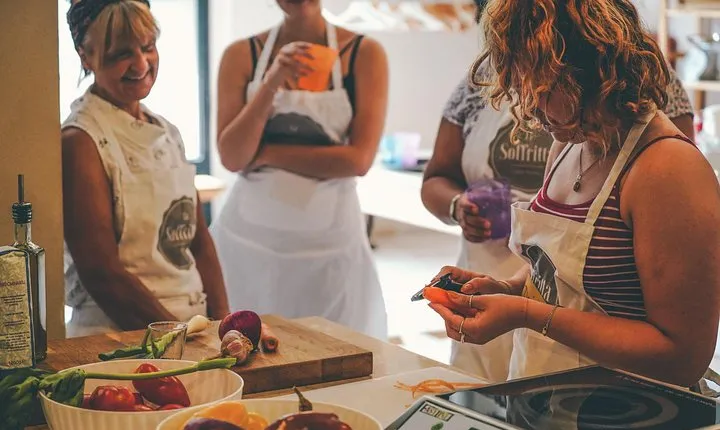 Verona: Traditional Italian Cooking Class with Pasta and Tiramisù