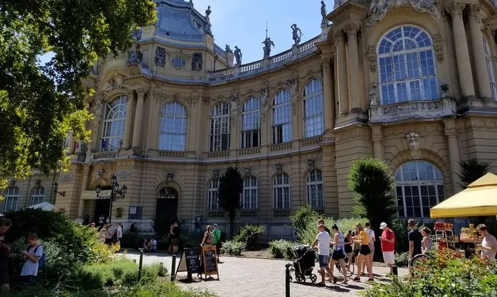 Budapest Essentials Private Tour (Highlights and Hidden Sights)