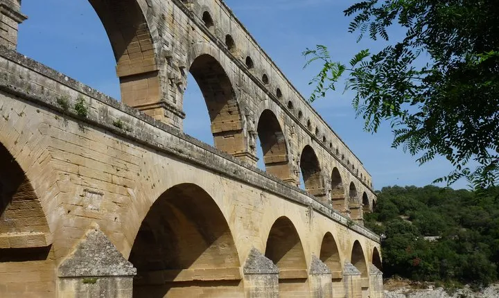 Provence in One Day Small Group Day Trip from Avignon