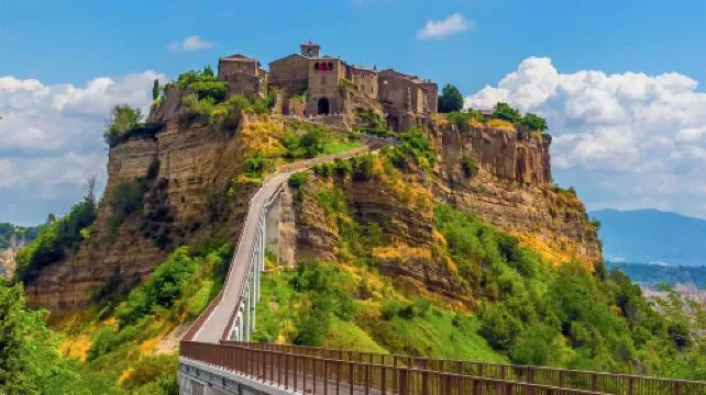 1-day tour of Tuscany, Italy [Civita di Bagnoregio + Montepulciano + round-trip from Rome]