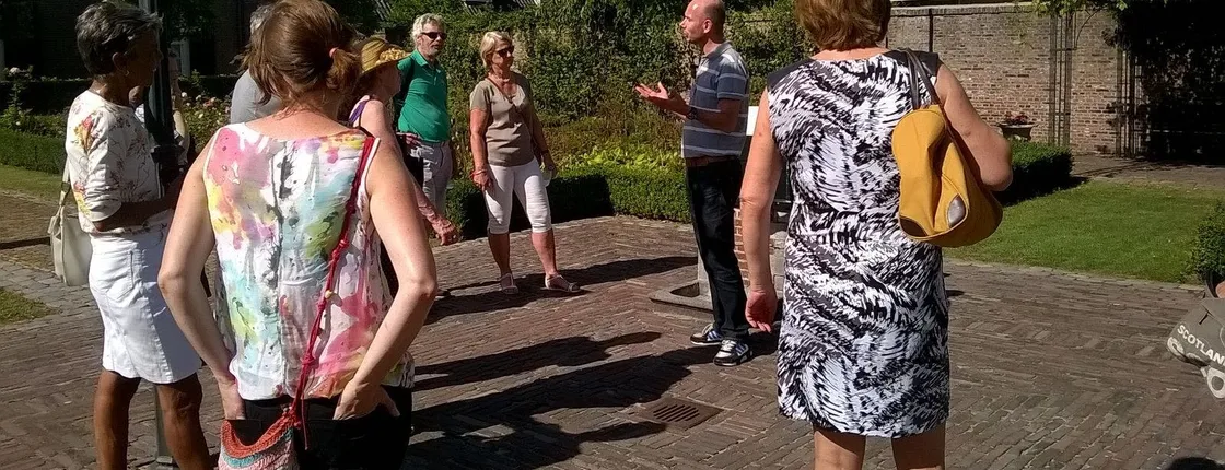 Walking tour of Delft - the city of orange and blue