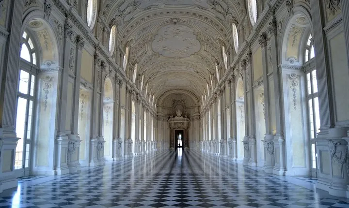 Turin: Reggia of Venaria guided experience