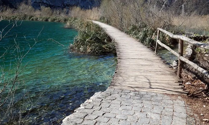 Plitvice lakes guided tour with pre booked tickets