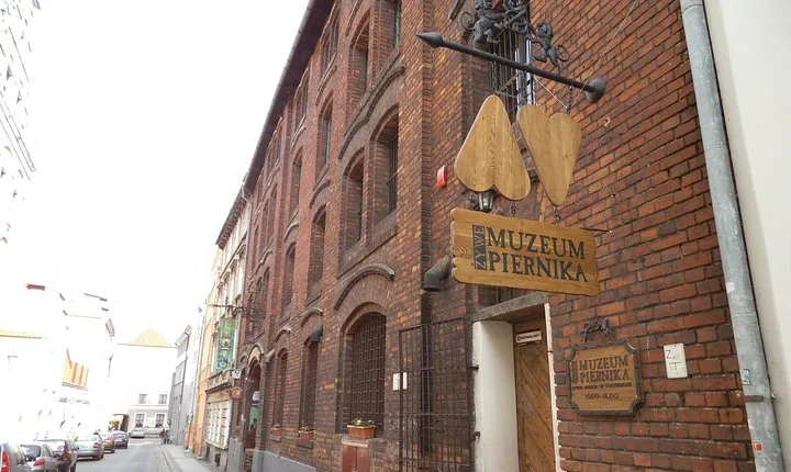 Torun Living Museum of Gingerbread and Old Town Private Walking Tour