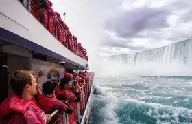 Mississauga: Niagara Falls Day Tours with Boat and Lunch