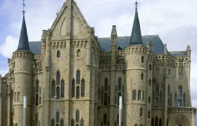 Palacio de Gaudí with Premium Guidebook Adult