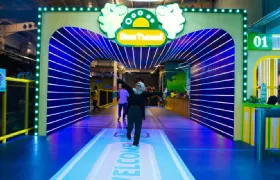 DinoXscape Supermal Karawaci 1 Hour Play Ticket Family (1 adult + 1 child)