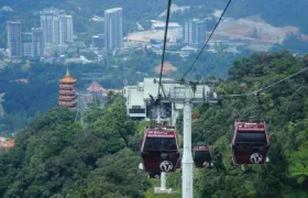 From Kuala Lumpur: 1-day tour to Batu Caves and Summer Retreat Highlands (cable car ticket not included, standard version)