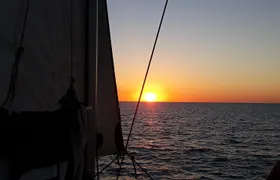 Sunset 3-Hour Cruise from Darwin with Dinner and Sparkling Wine
