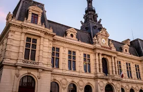 Top Poitiers: Private guided tour with your mobile