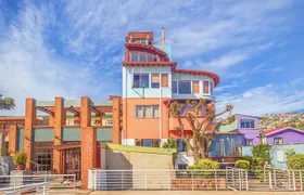 From Santiago: Valparaíso, Viña del Mar and Neruda Museum