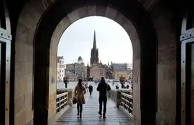 Edinburgh Castle Guided Walking Tour in English