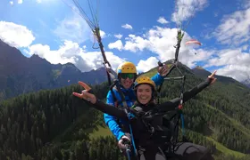 Tandem paragliding in Neustift