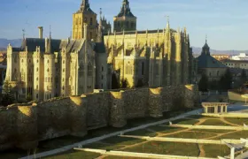 Palacio de Gaudí: Guided Tour