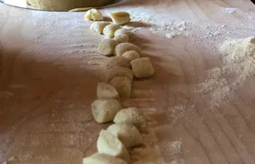 Organic cooking class with a sommelier in an Olive and wine farm