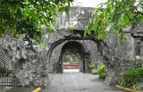 Manila Old and New: Sightseeing Tour Including Intramuros and Fort Santiago