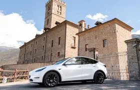 Rent Tesla Model Y LR