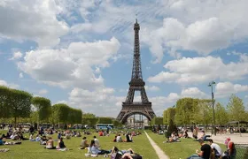 Private 4-hour city tour of Paris with driver and official guide - Hotel pick up