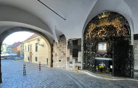 Zagreb Small Group Walking Tour with WW2 Tunnels & Funicular Ride