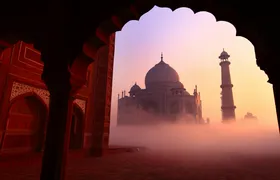 Sunrise Taj Mahal and Agra Fort full-day private tour from Delhi