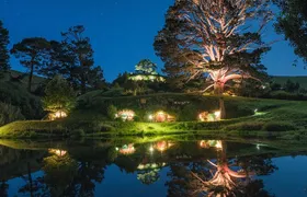 Hobbiton & Waitomo Caves Small Group Tour from Auckland