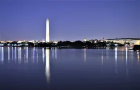 Small Group National Mall Night Tour with 10 Top Attractions