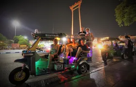 Bangkok by Night: Temples, Markets and Food Tuk-Tuk Tour